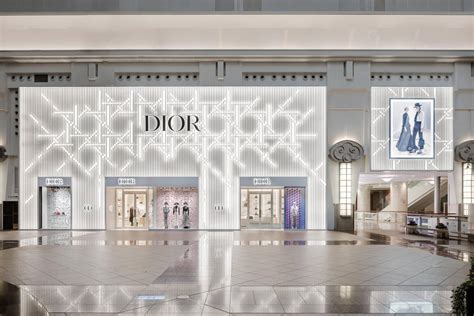 Dior 台北 101 旗艦店全新開幕 5 大亮點：一秒來到巴黎總店、家 .